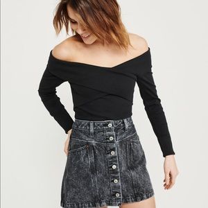 Abercrombie black denim skirt size 29